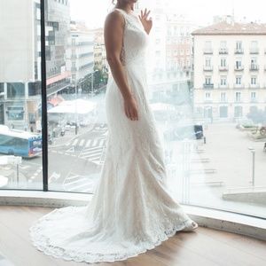 Paloma Blanca Style #4601 Wedding Dress